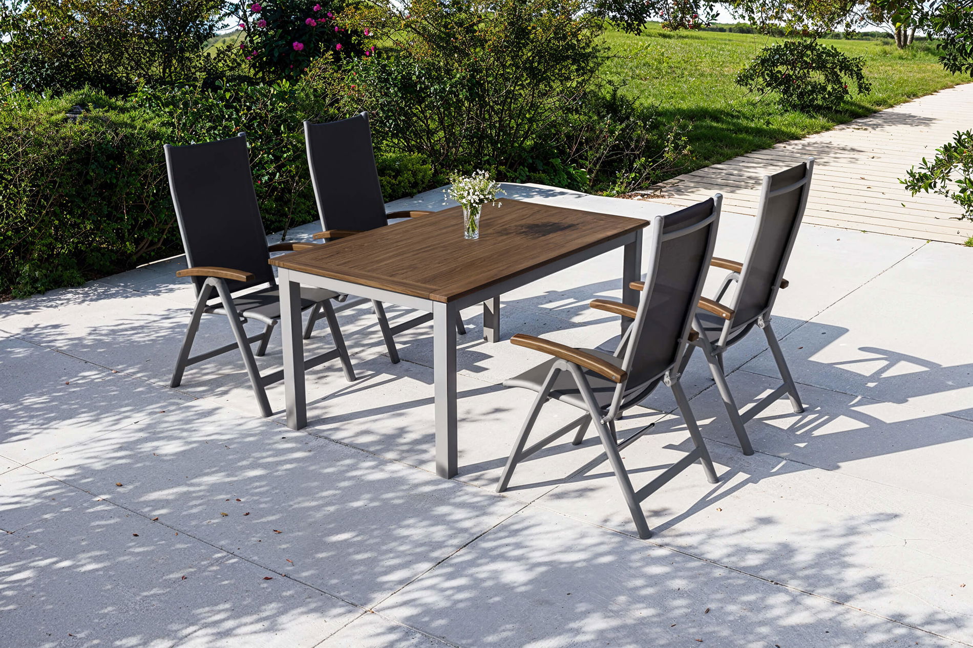 VILLANA Ogrodowy zestaw jadalniany, srebrno-czarny, aluminium / akacja, stół ogrodowy 150 x 90 cm, 4 krzesła składane, produkt certyfikowany FSC® 16469__1