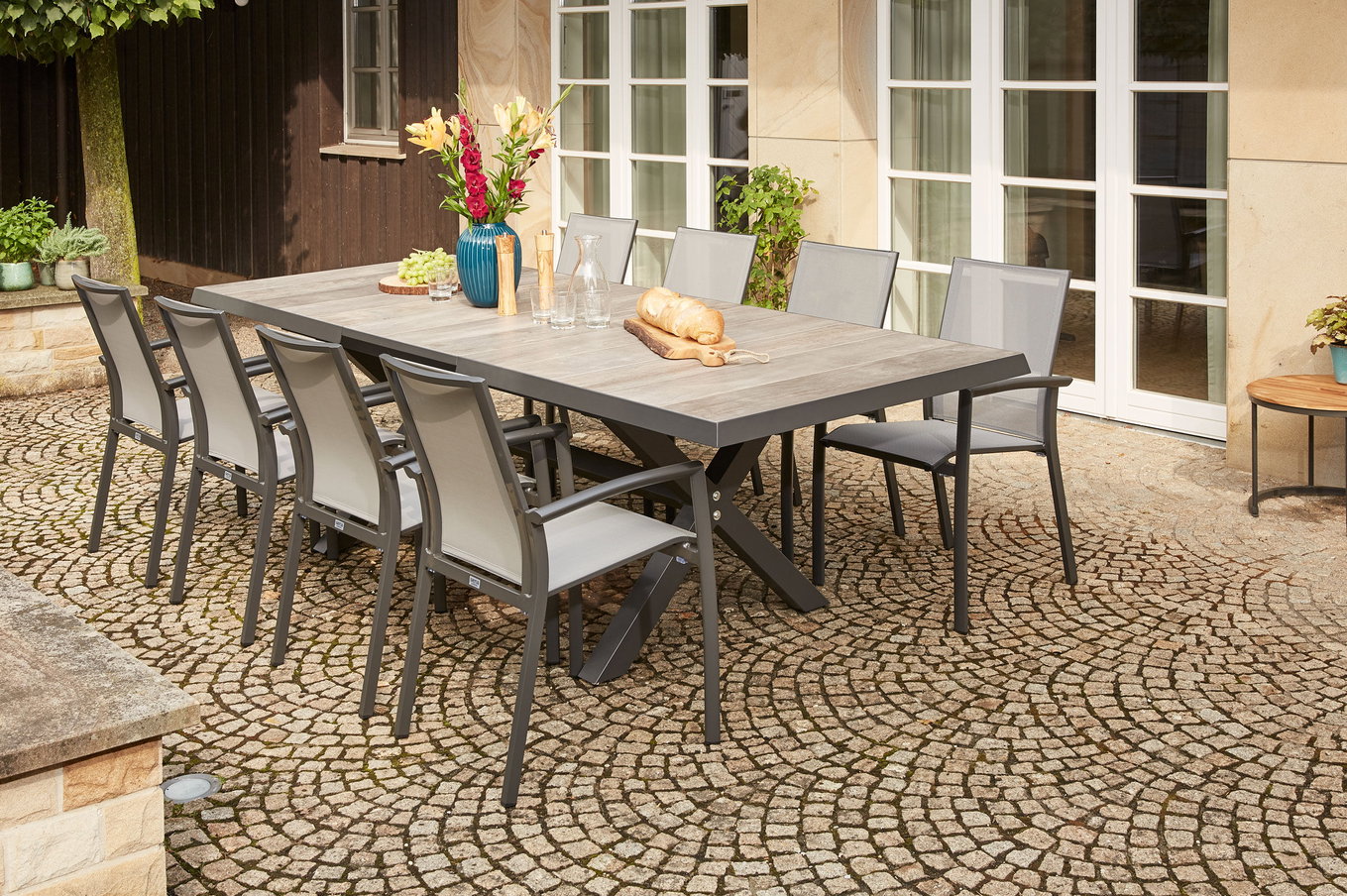 SIENA GARDEN Velia/Sincro Zestaw jadalniany ogrodowy, antracytowy/naturalnie szary, Alu/Ranotex/Ceramika, 8 foteli, Stół rozkładany 200/260 x 100 cm 21489__1