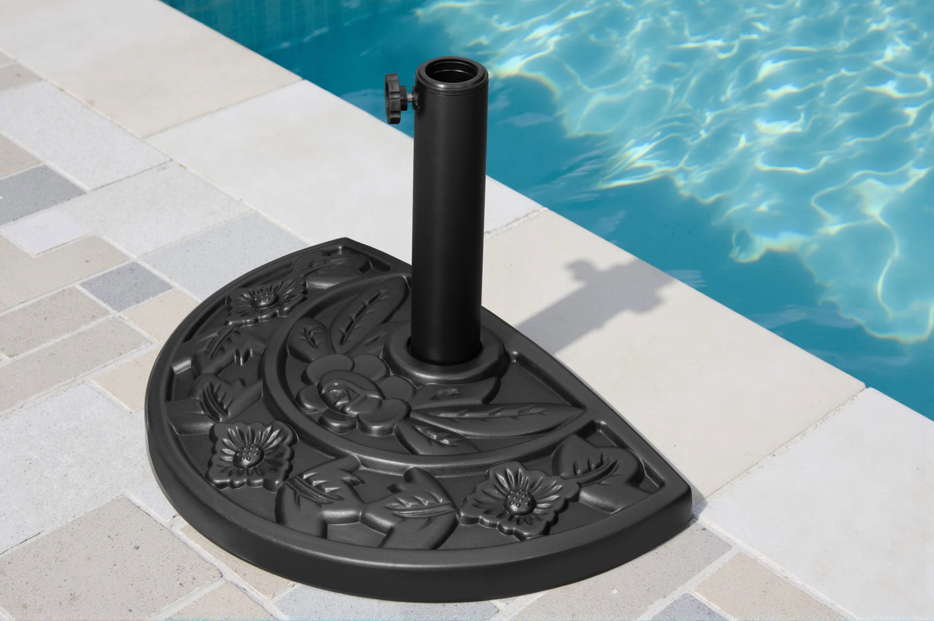 OUTFLEXX Cambridge Schirmständer halbrund, schwarz, PE/Stahl/Beton, ca. Ø 48 cm, 25 L, für Sonnenschirme Ø 38–48 mm, stabil, wetterfest