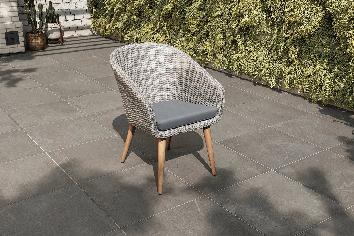 OUTFLEXX Kota Fotel koktajlowy, szary melanż, akacja/rattan poliestrowy, 60x65x84 cm, z poduszką, produkt certyfikowany FSC®