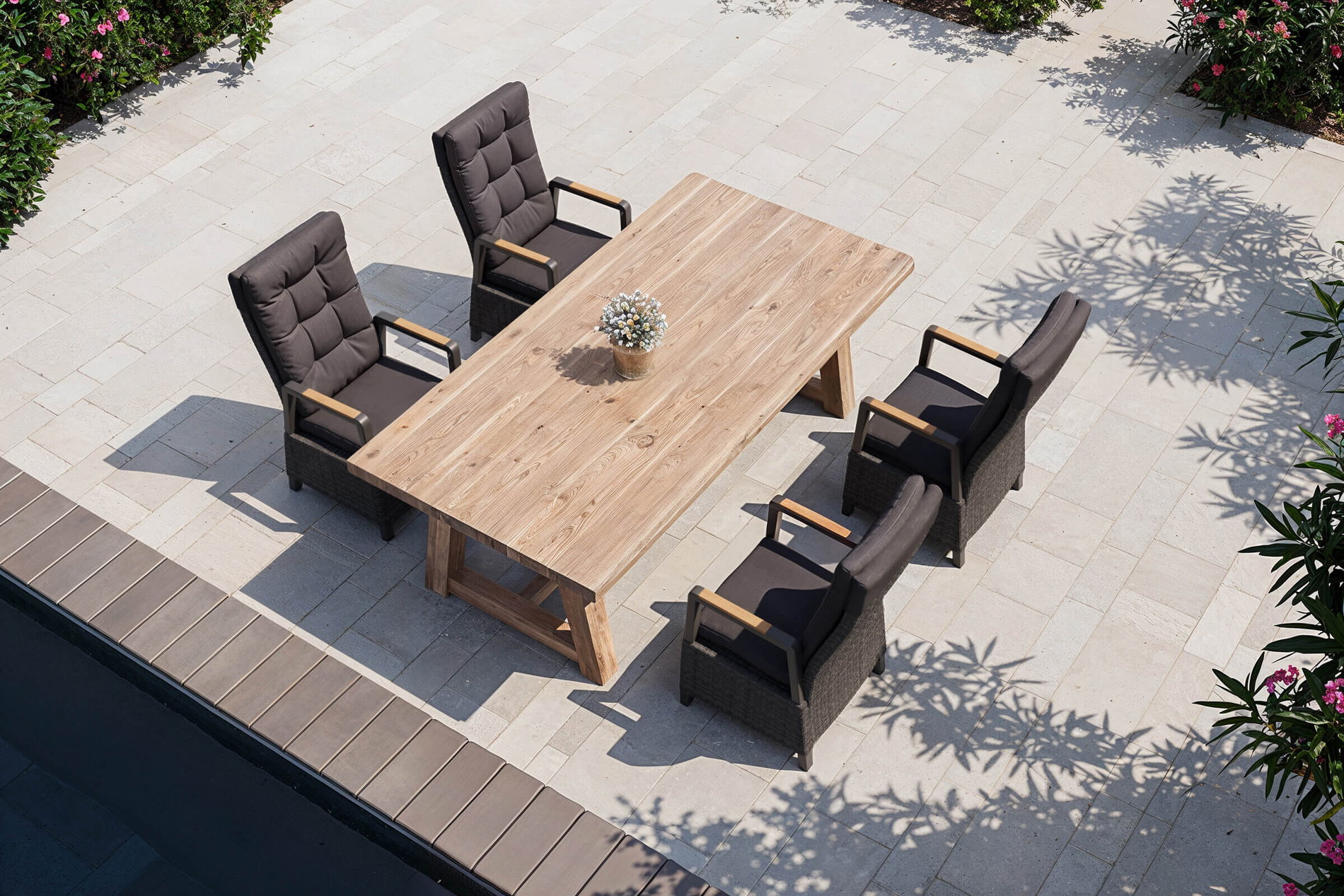 OUTFLEXX Nova Garten-Essgruppe mit 4 Sesseln, anthrazit/grau/natur, Alu/Polyrattan, 220 x 110 cm Tisch, verstellbare Rückenlehne mit Teak-Armlehnen, FSC®-zertifiziertes Produkt OUTFLEXX Nova Garten-Essgruppe mit 4 Sesseln, anthrazit/grau/natur, Alu/Polyrattan, 220 x 110 cm Tisch, verstellbare Rückenlehne mit Teak-Armlehnen, FSC®-zertifiziertes Produkt