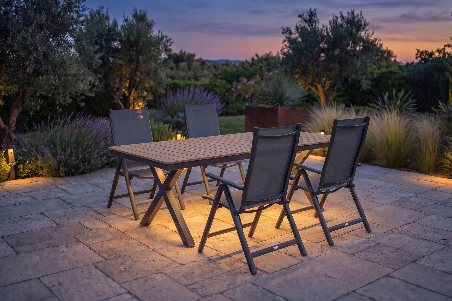 OUTFLEXX Luminara Garten-Essgruppe mit LED-Beleuchtung, anthrazit matt/natur, Aluminium / Holzimitat, 240 x 100 cm, 4 Klappstühle