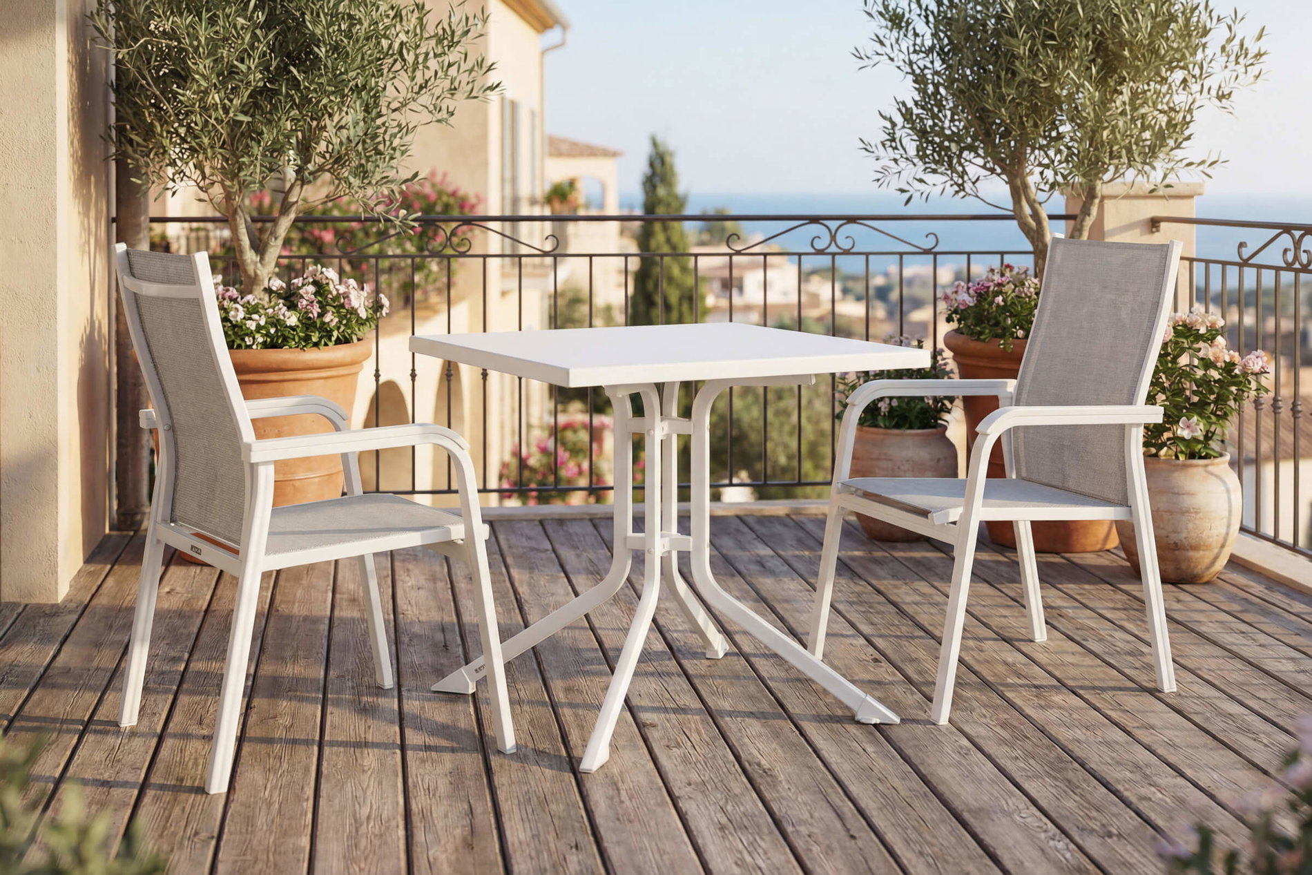 KETTLER Boulevard/BasicPlus Balkon-Set, weiß/hellgrau, Aluminium/KETTALUX, Tisch 70 x 70 cm, 2 Stapelsessel, schmutzabweisend