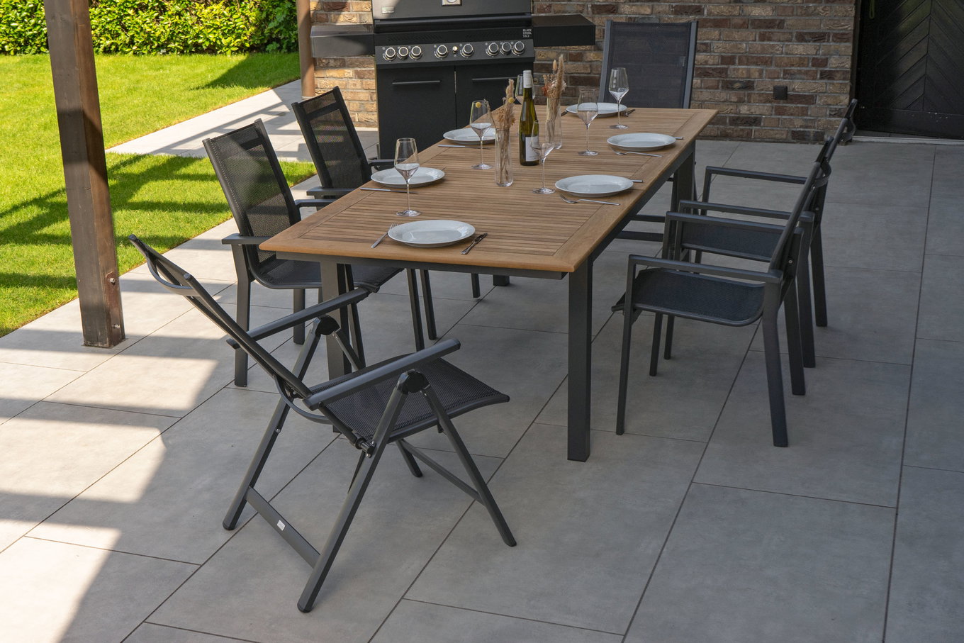 OUTFLEXX Ogrodowa grupa jadalna, OUTFLEXX® antracytowy matowy, Alu / Teak / Textil, Stół rozkładany 180/240 x 100cm, 4 Krzesła sztaplowane, 2 Krzesła składane 22195__1